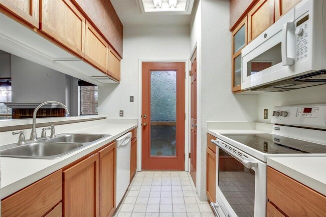 Building Photo - 700 S 1st St