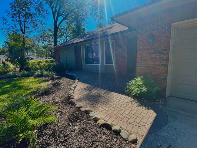 Building Photo - 3BR w/Pool off Longwood Hills Rd - include...