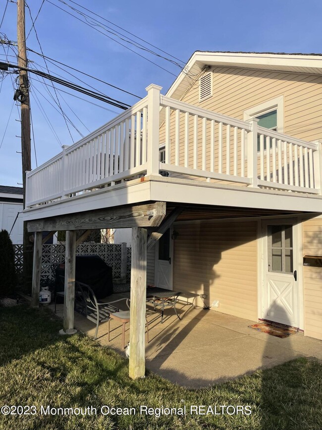 Building Photo - 204 Evergreen Ave