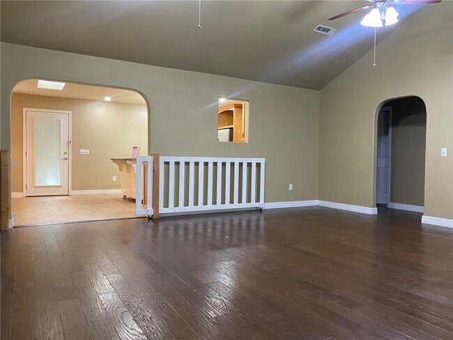 Building Photo - 15280 Meadow Ln