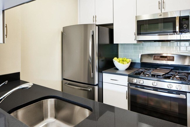 Building Photo - 153 W 87th St