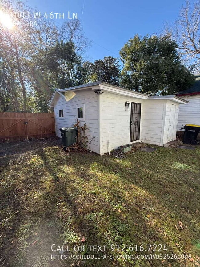 Building Photo - 1003 W 46th Ln