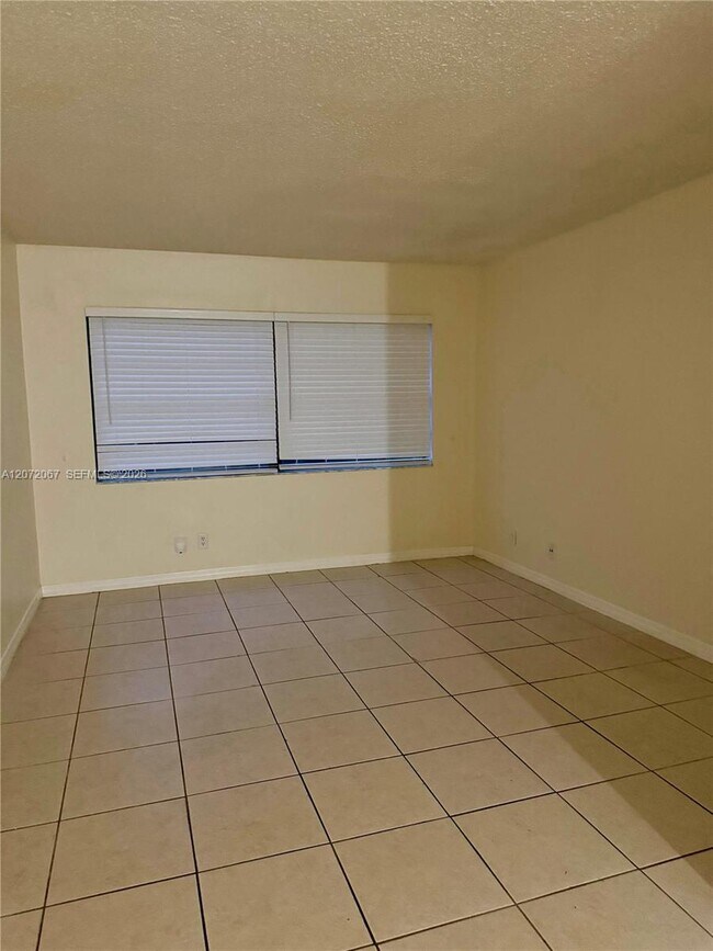 Foto del edificio - 11225 Royal Palm Blvd