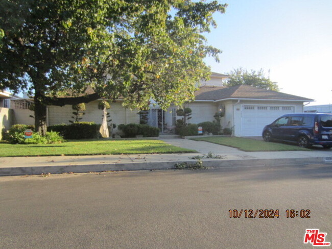 Building Photo - 5230 Los Caballeros Way