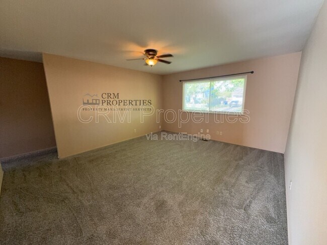 Building Photo - 2400 Balmoral Blvd
