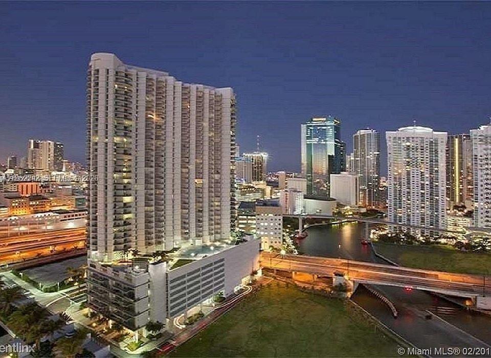 Foto del edificio - 350 S Miami Ave
