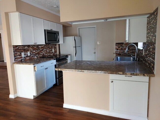 Foto del edificio - 1924 Myrna Ln