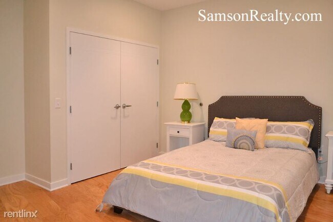 Building Photo - 1 br, 1.5 bath Condo - 44 Hospital St