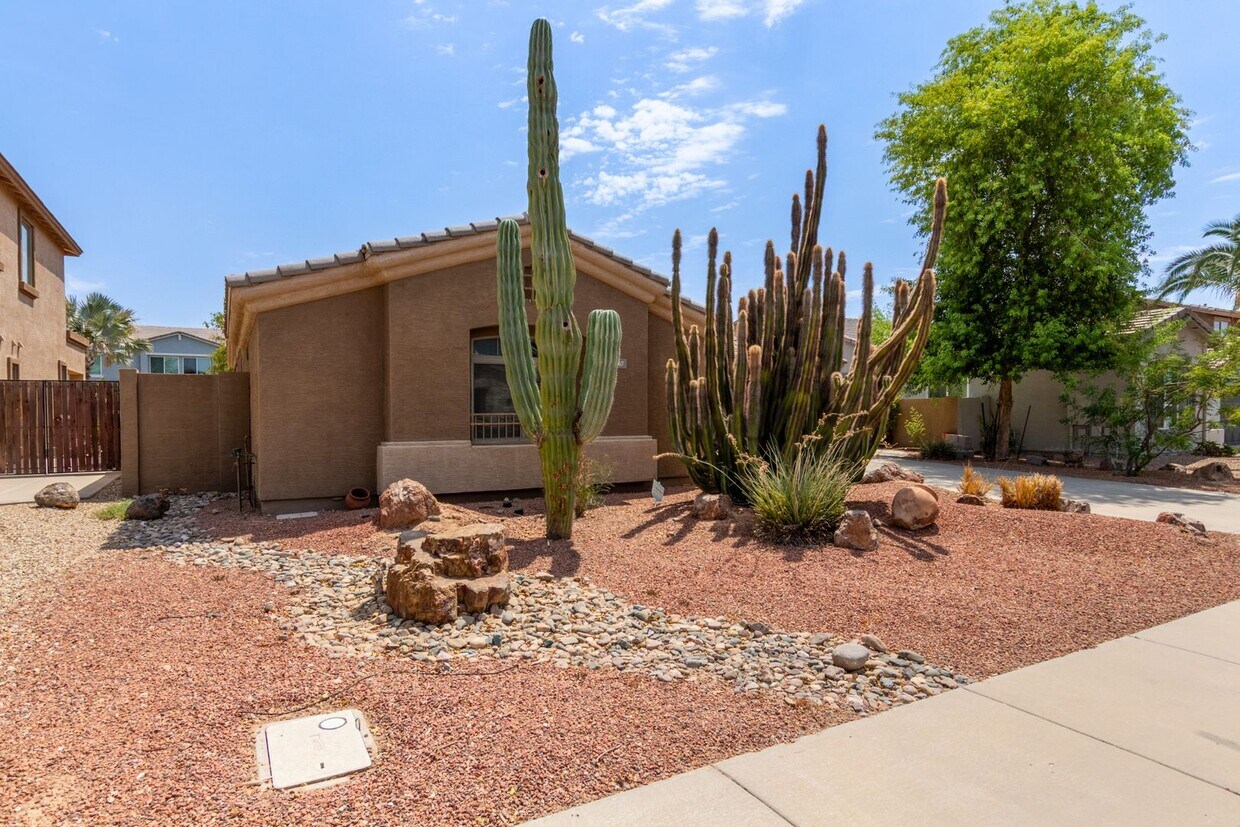 Foto principal - 3 Bedroom with Den in Chandler