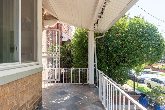 Foto del edificio - 517 Tuckerman St NW