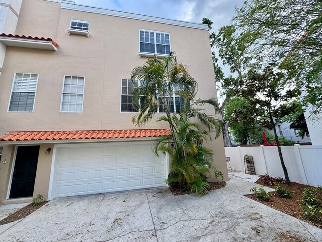 Private Townhouse in Heart of South Tampa - Private Townhouse in Heart of South Tampa