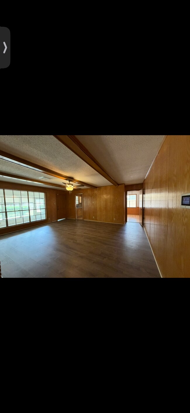 Building Photo - 2102 Elmwood Dr