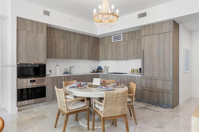 Foto del edificio - 17550 Collins Ave