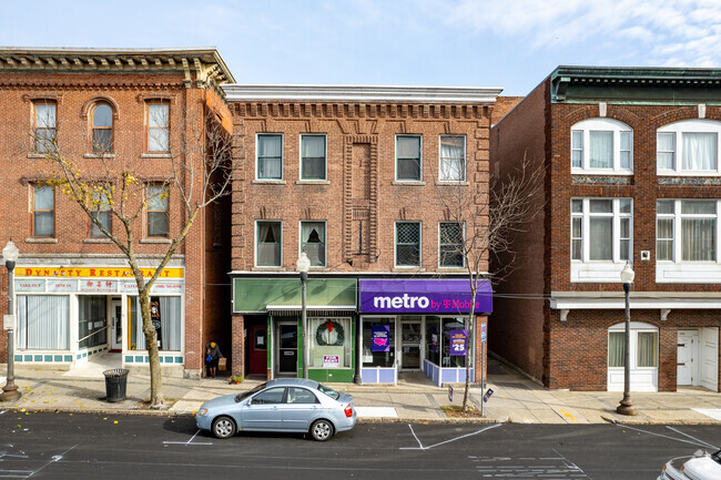 Building Photo - 338-340 Main St