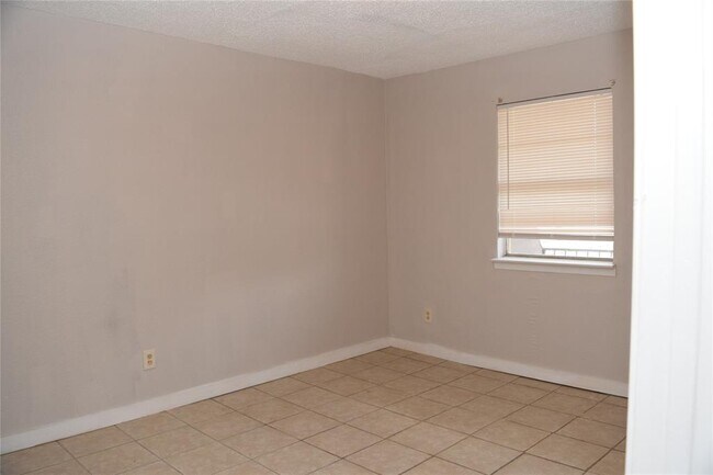 Building Photo - 9100 Dodson St