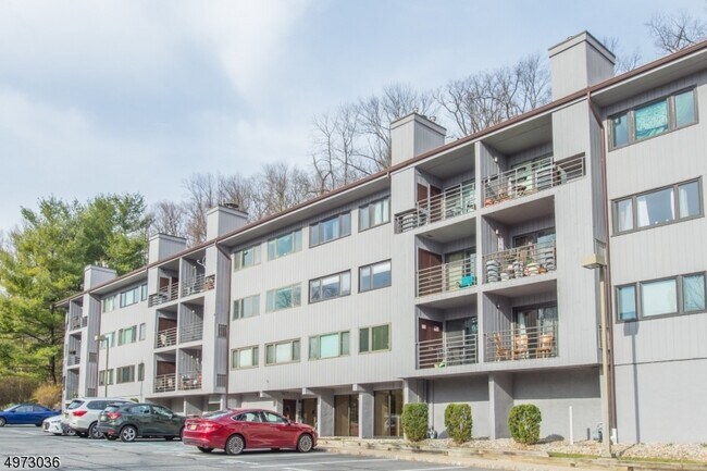 Building Photo - 41 Mt Kemble Ave