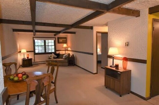 Foto del edificio - 42 Swanson Ct