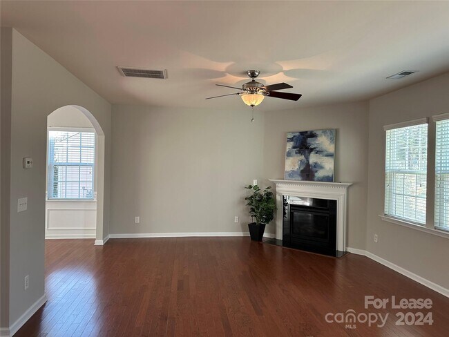 Building Photo - 2709 Lawson Dr
