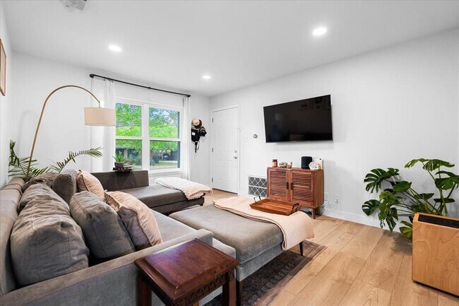 Foto del edificio - 1808 Forest Hill Dr