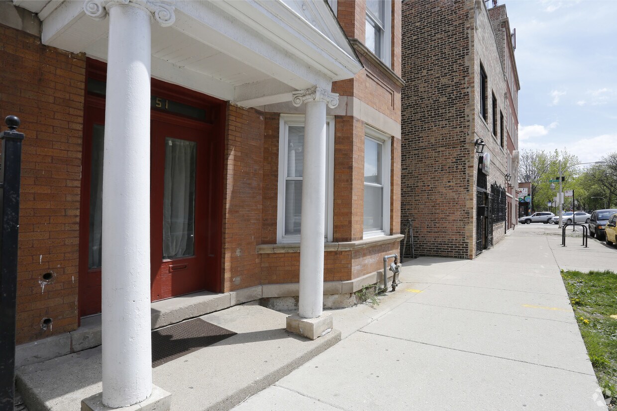 Building Photo - 2651 S Lawndale Ave