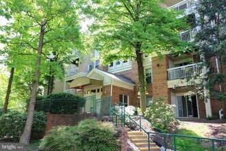 Building Photo - 2204 Westcourt Ln