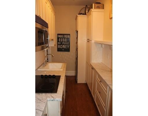 Building Photo - 293 Beacon St