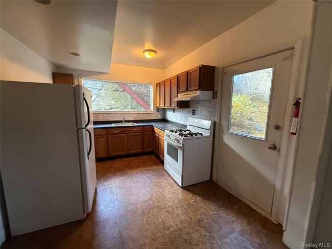 Building Photo - 42 Ulster Ave