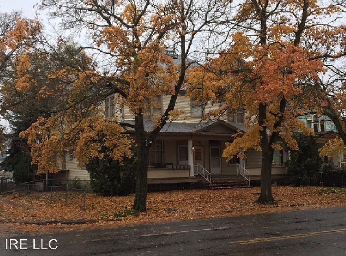 1101 W Maxwell Ave