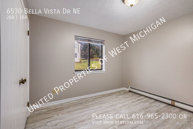 Building Photo - 6530 Bella Vista Dr NE