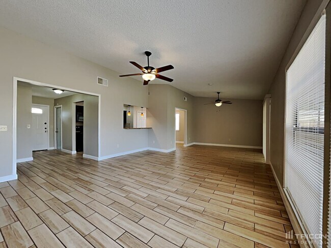 Foto del edificio - 1237 Edgerton Dr