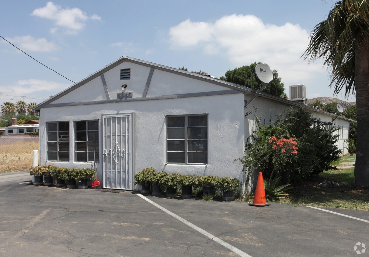 Building Photo - 6067 Mission Blvd