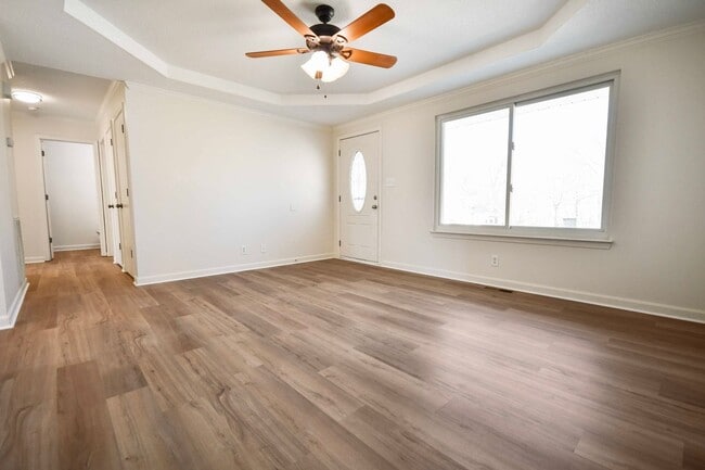 Building Photo - Pet Friendly Three Bedroom!