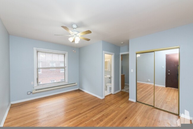 Building Photo - 3257 W Wrightwood Ave
