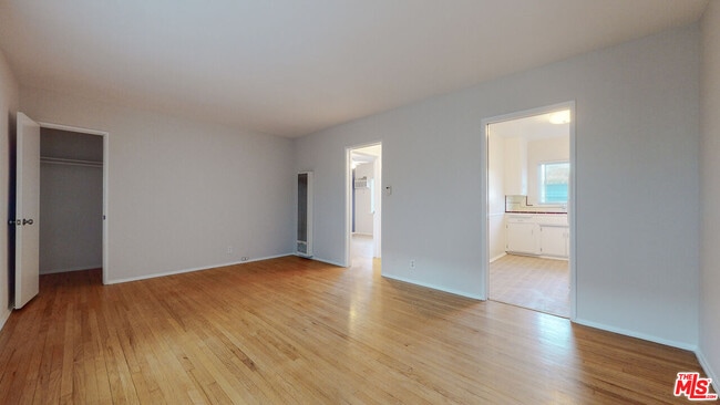 Building Photo - 11284 Montana Ave