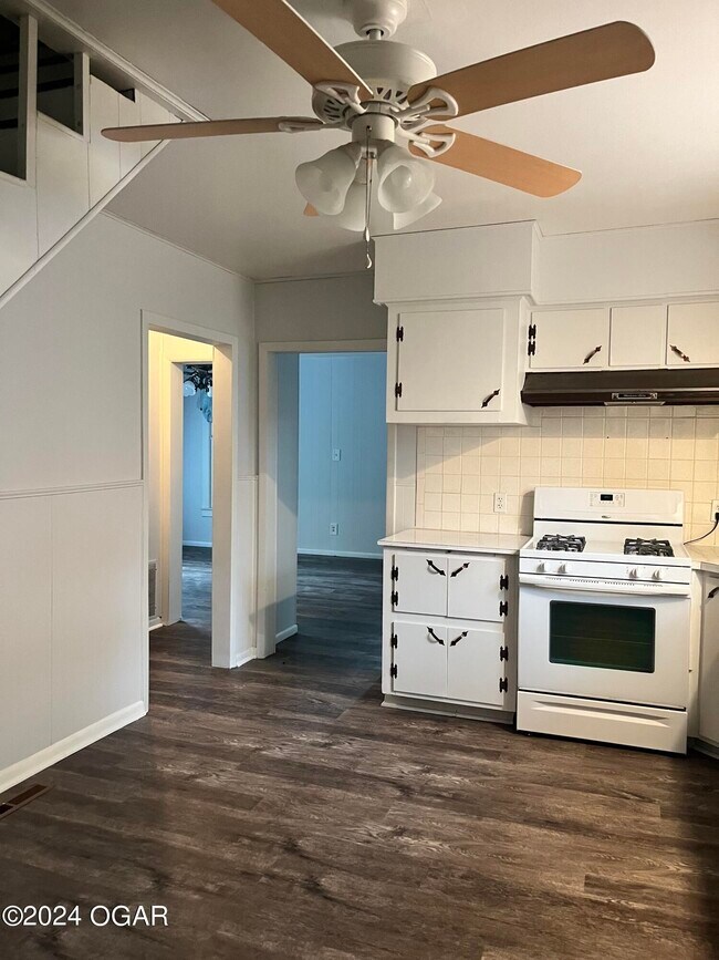 Foto del edificio - 708 Campbell St