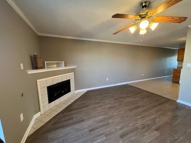 Building Photo - Renovated 3 Bedroom 2 Bath Townhouse for Rent!