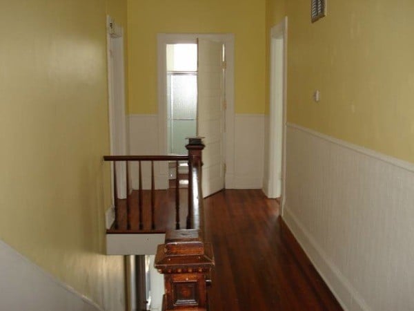 Building Photo - Downtown Apartment Close to Crosstown