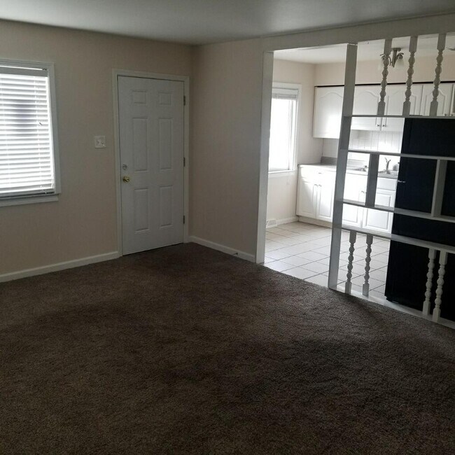Building Photo - 16 Duplex Ct