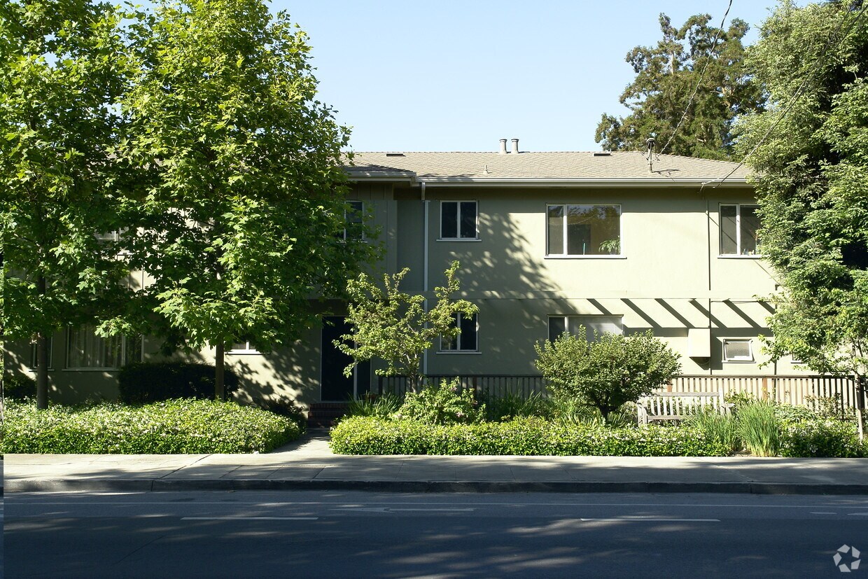 Primary Photo - 440 Ravenswood Ave