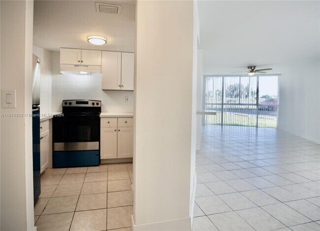 Building Photo - 7035 NW 186th St