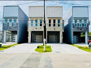 Building Photo - 8127 St Louis St