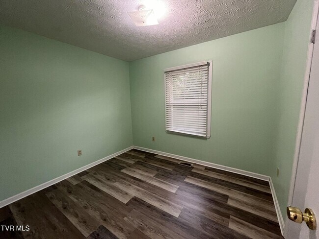 Foto del edificio - 766 Bancroft Chapel Rd