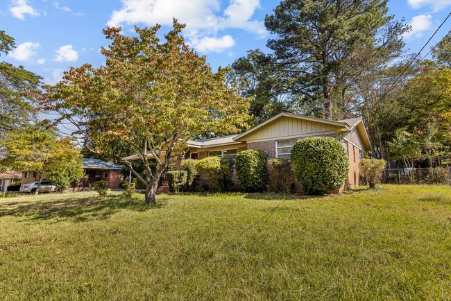 Building Photo - Gorgeous Brick Home, 4 Bedroom 2 Bath Avai...