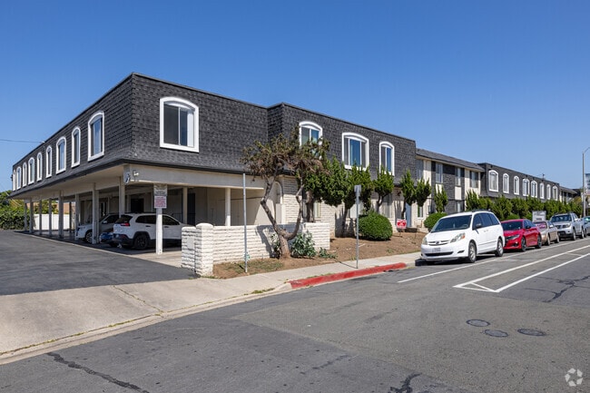 1400 Calle 13 - Imperial House Apartments
