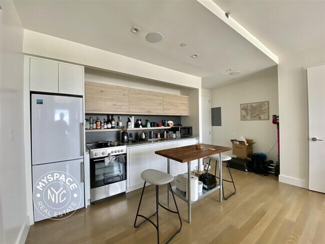 Foto del edificio - 1068 Fulton St