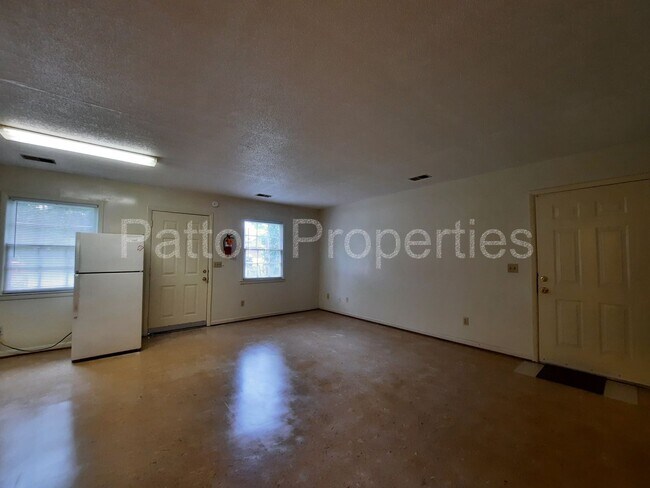 Foto del edificio - 307-309 Lyles Street Outside CoC - TMS0046...