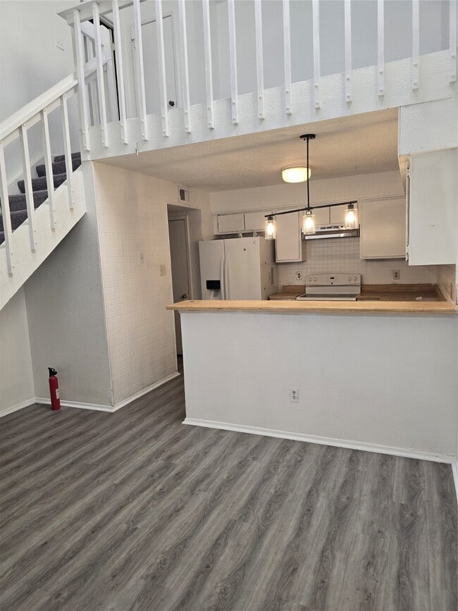 Foto del edificio - 6347 Cattails Ln