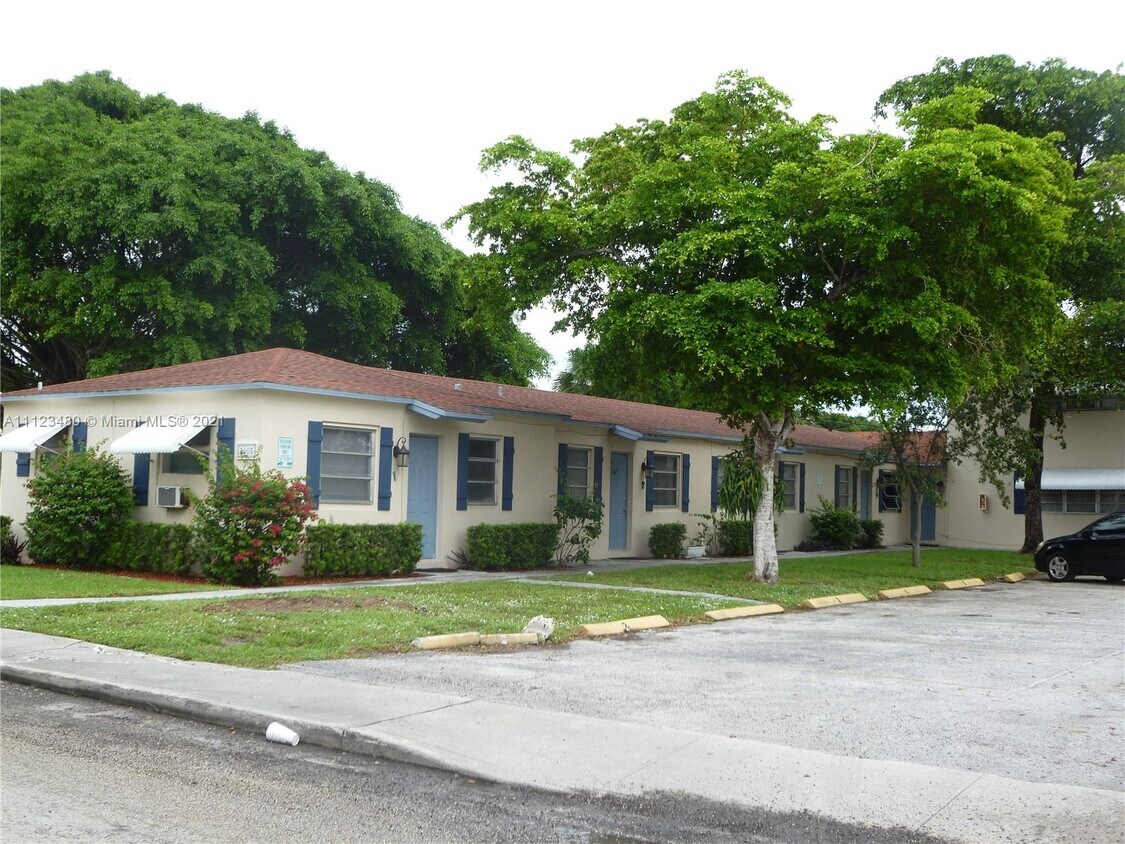 1005 N 18th Ct Unit 1, Hollywood, FL 33020 Room for Rent in Hollywood