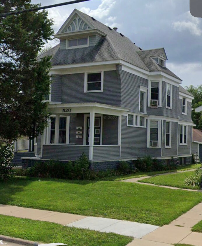 520 Park Ave Unit 4, Rockford, IL 61103 Room for Rent in Rockford, IL