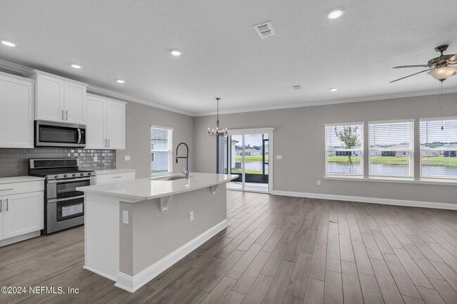 Building Photo - 660 Narvarez Ave